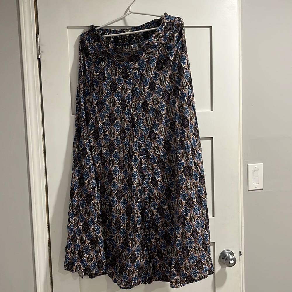 Long skirt.